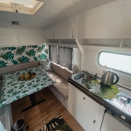 مكان تخييم Highway To Hel *