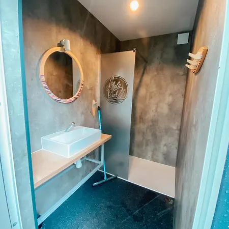 مكان تخييم Highway To Hel