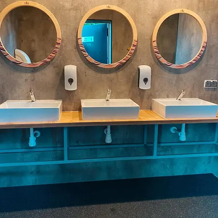 مكان تخييم Highway To Hel ياستارنيا