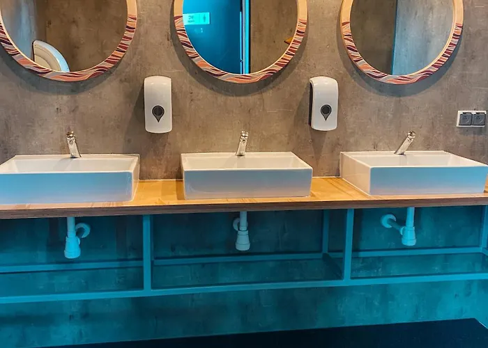 キャンプ場 Highway To Hel ヤスタルニャ